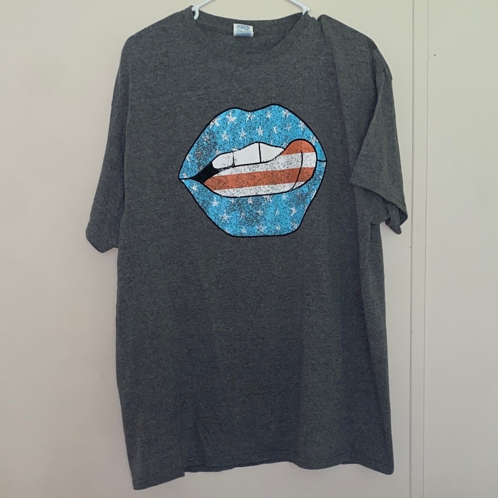 🟤 Graphic Gray T-Shirt with Lip Design